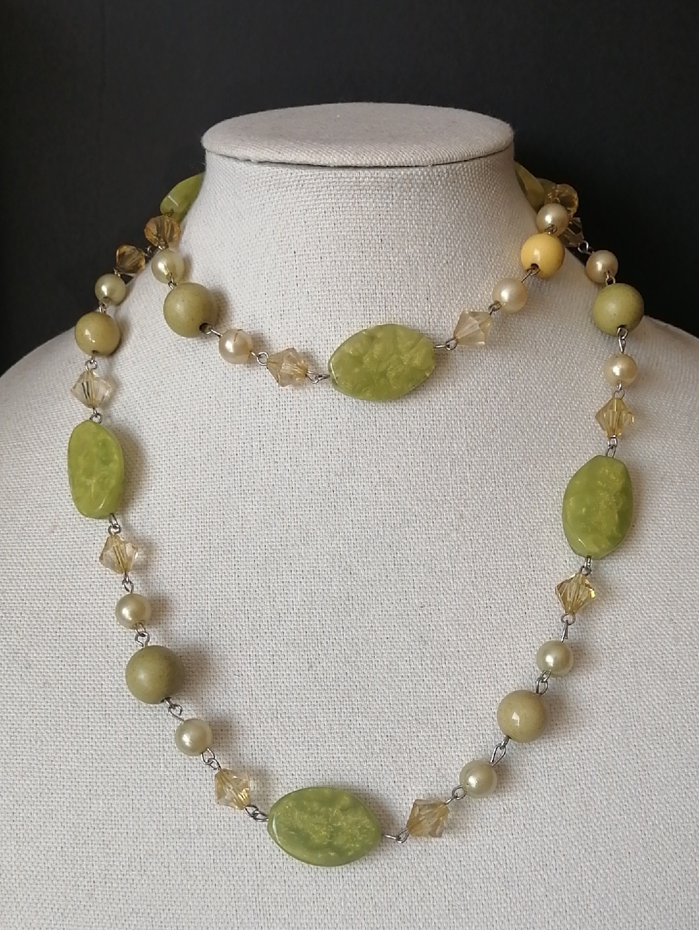 Vintage Art Deco Marbled Flat Yellow Faceted Flastic Beads Faux Pearls Necklace
